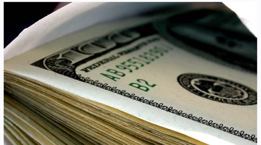money in envelope_canstockphoto36389 900x500