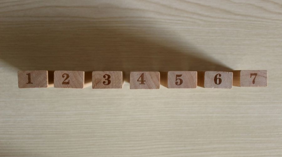 numbers 1-7 on wooden blocks_shutterstock_2809829071 900x500